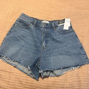 Abercrombie 90s high rise relaxed cutoff curve love short